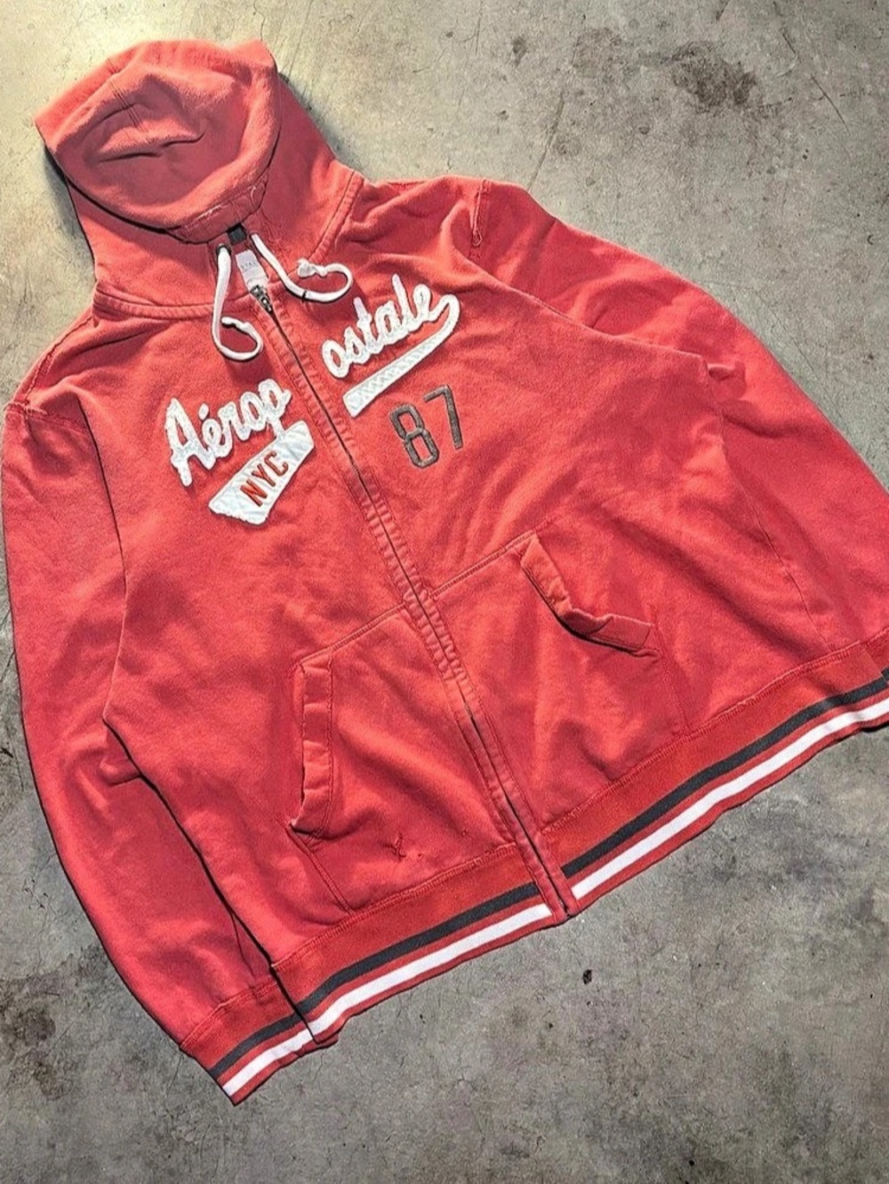 Y2K Aeropostale Zip Up Hoodie
Size: 3XL
Orange with white and black striped cuff